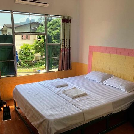 Army Barracks Guesthouse Vang Vieng Ngoại thất bức ảnh