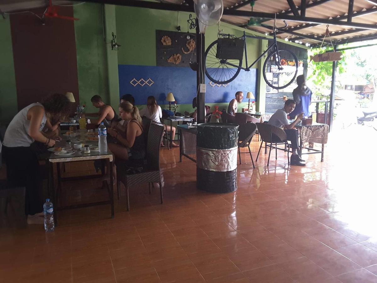Army Barracks Guesthouse Vang Vieng Ngoại thất bức ảnh