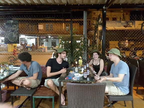 Army Barracks Guesthouse Vang Vieng Ngoại thất bức ảnh