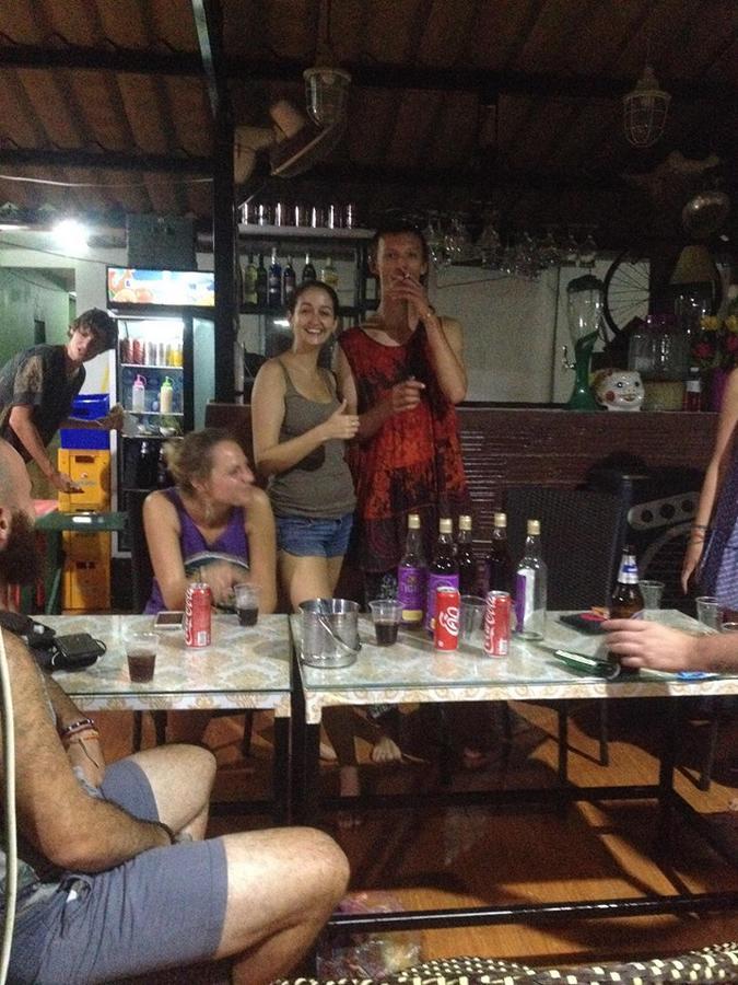 Army Barracks Guesthouse Vang Vieng Ngoại thất bức ảnh