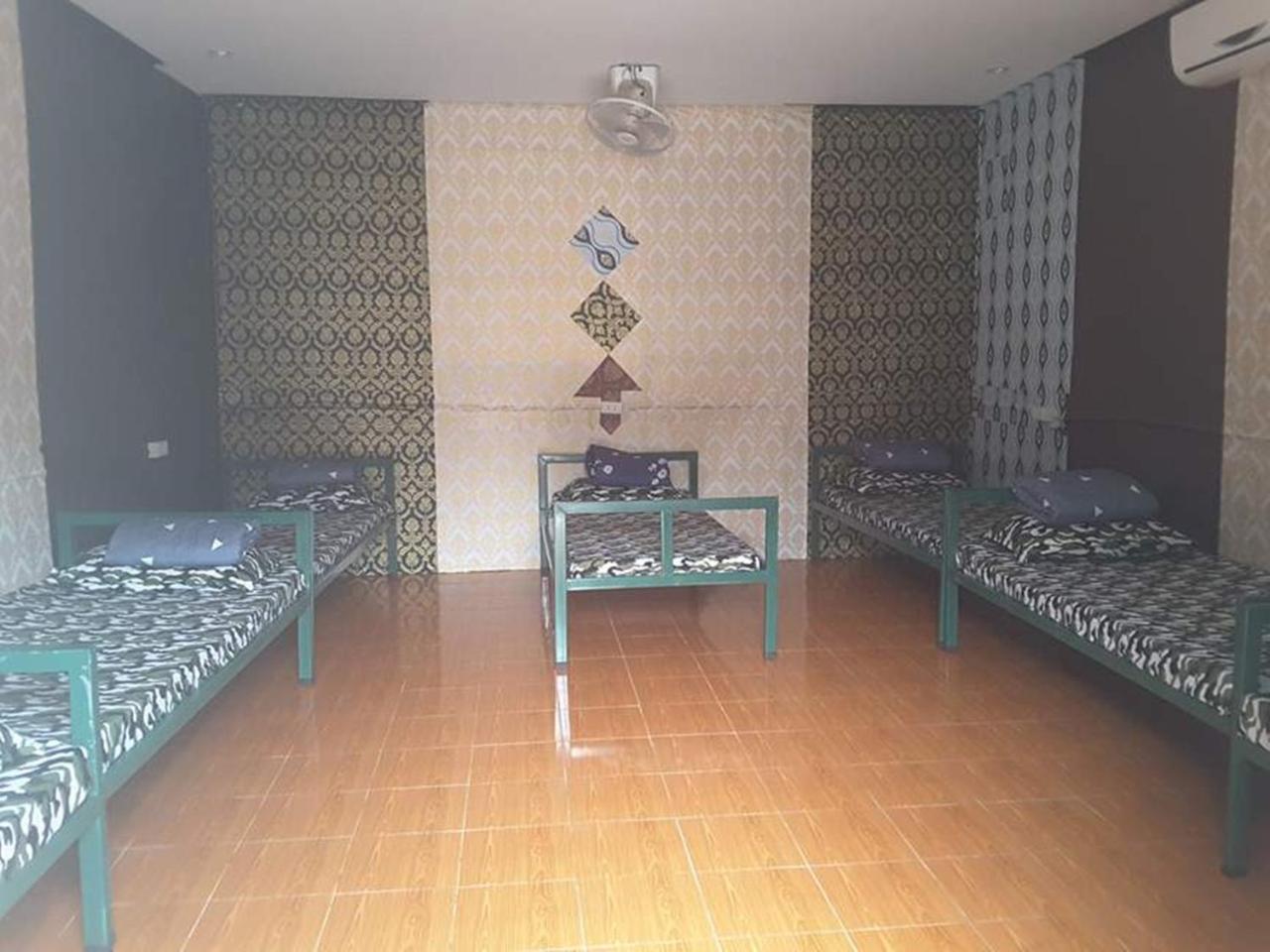 Army Barracks Guesthouse Vang Vieng Ngoại thất bức ảnh