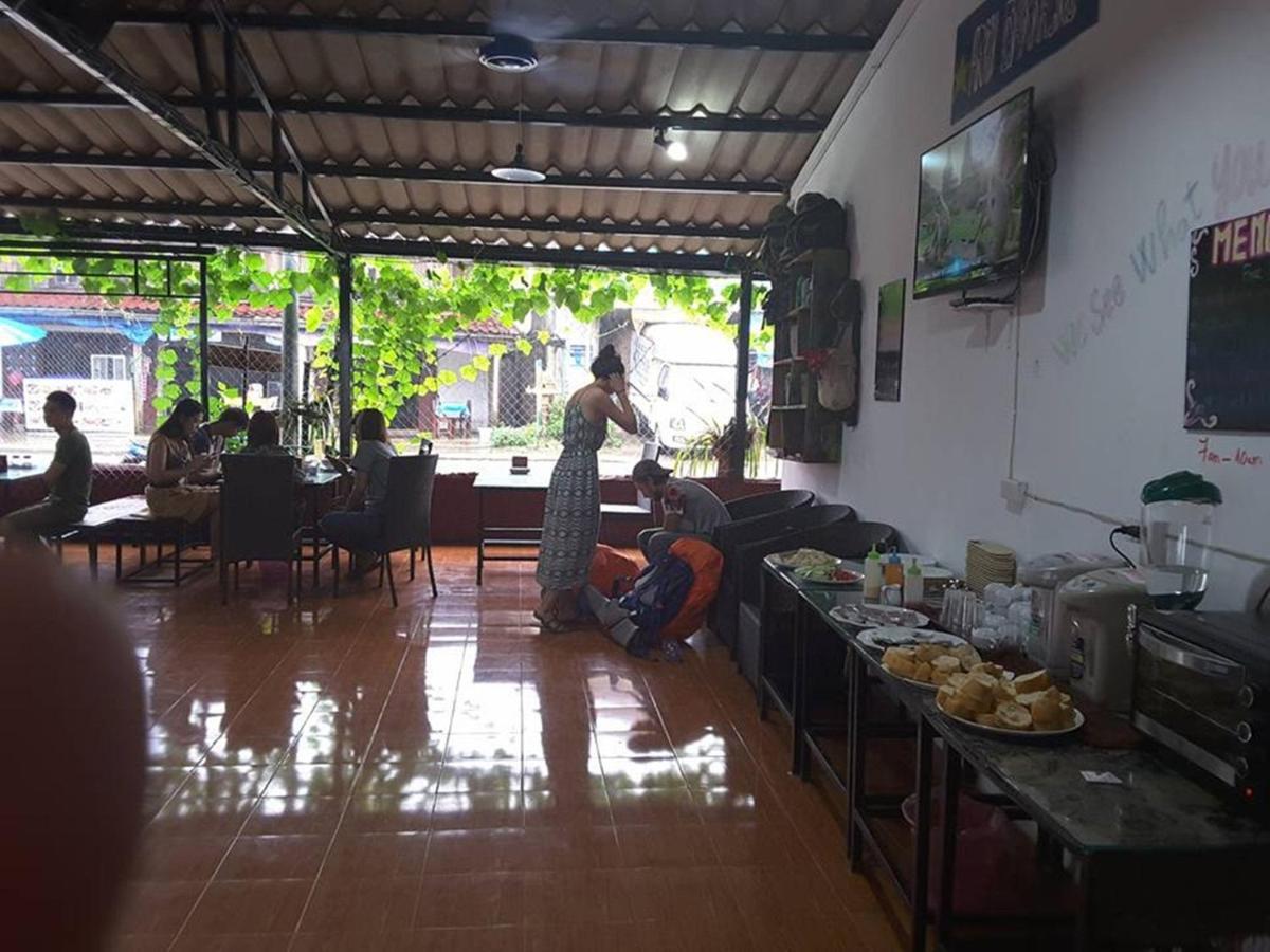 Army Barracks Guesthouse Vang Vieng Ngoại thất bức ảnh