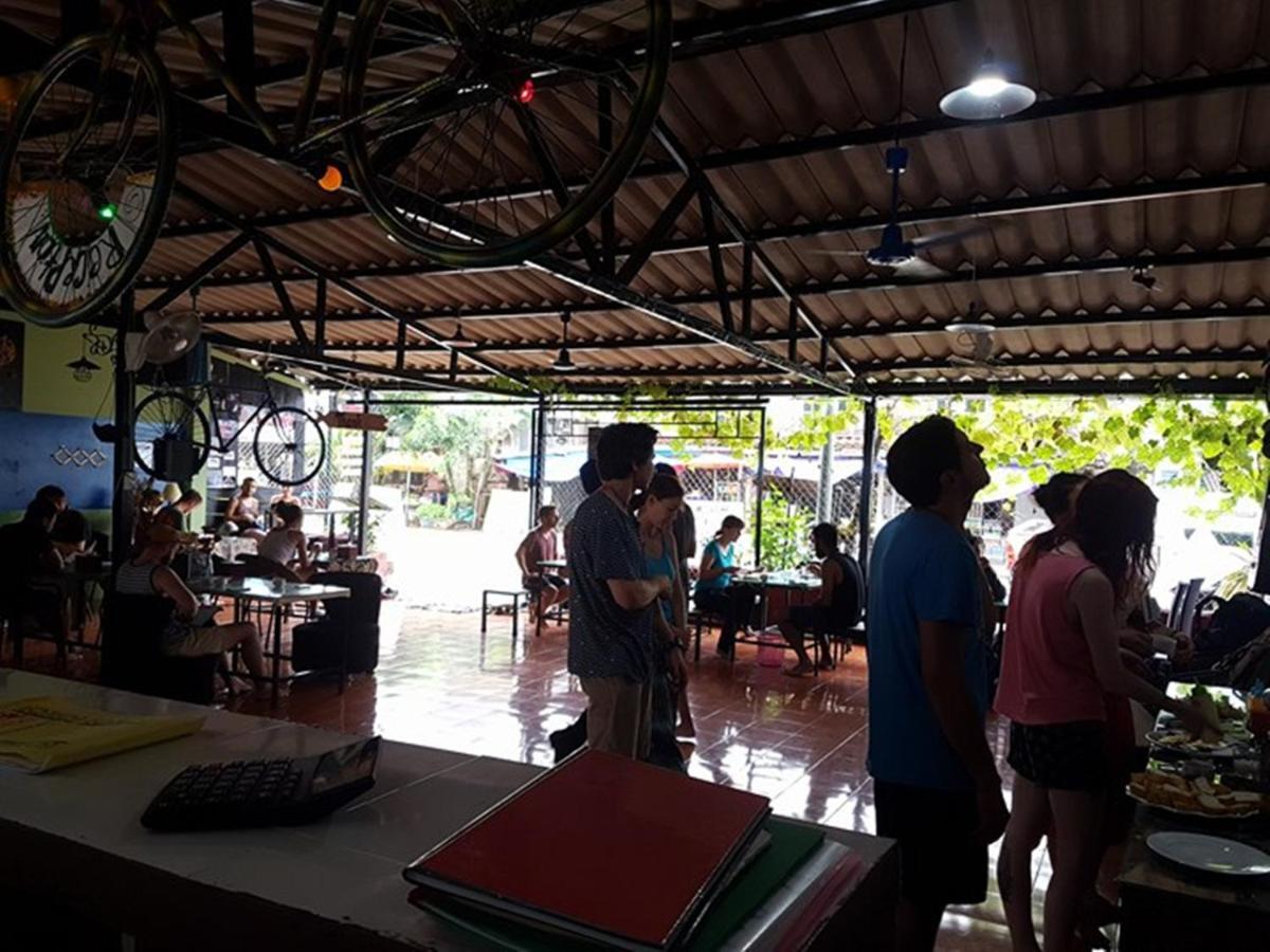 Army Barracks Guesthouse Vang Vieng Ngoại thất bức ảnh