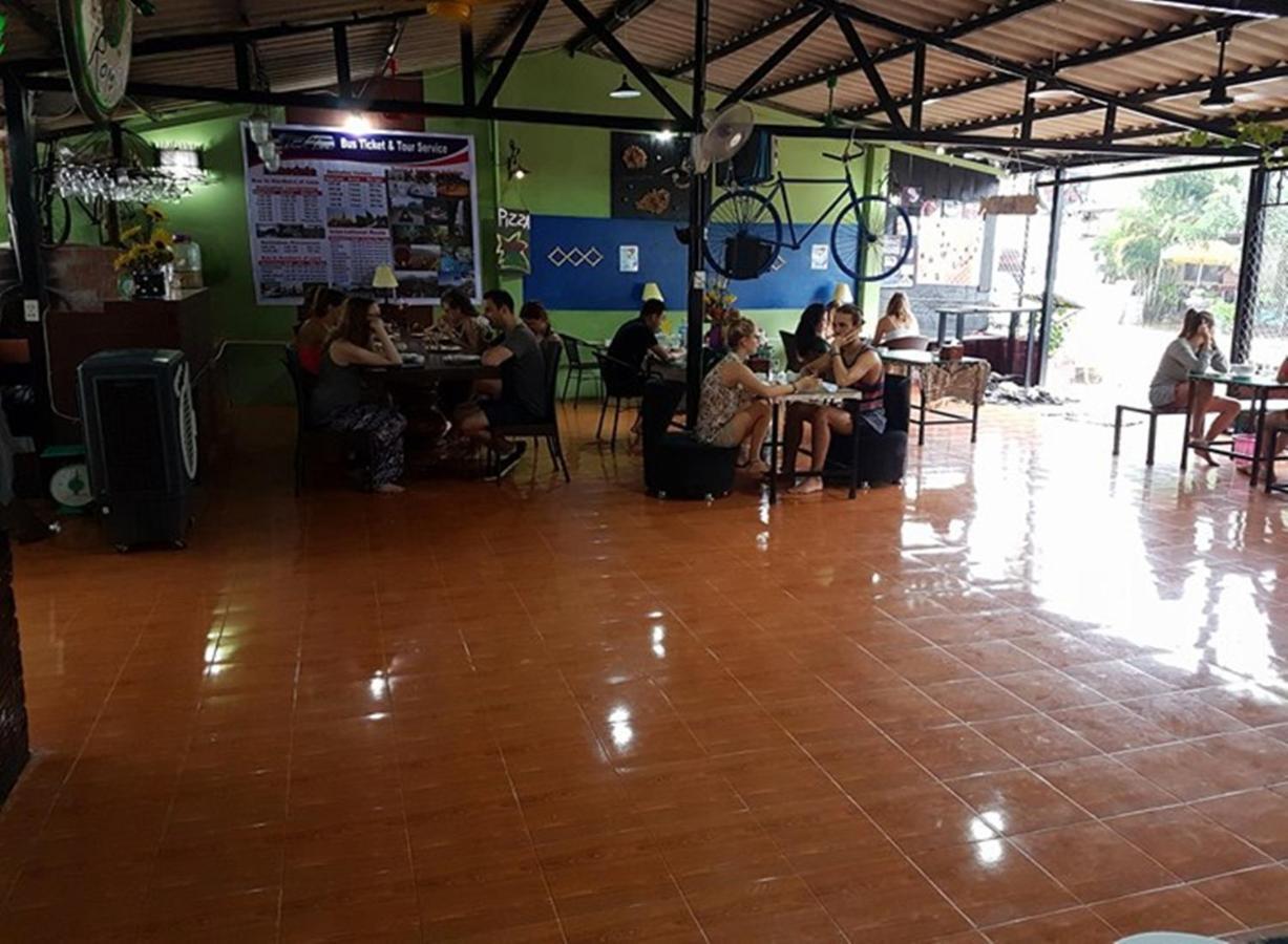 Army Barracks Guesthouse Vang Vieng Ngoại thất bức ảnh
