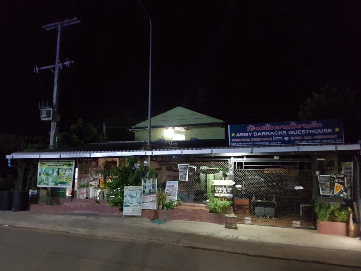 Army Barracks Guesthouse Vang Vieng Ngoại thất bức ảnh