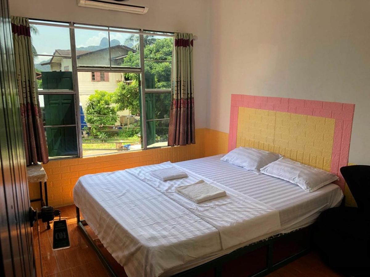 Army Barracks Guesthouse Vang Vieng Ngoại thất bức ảnh